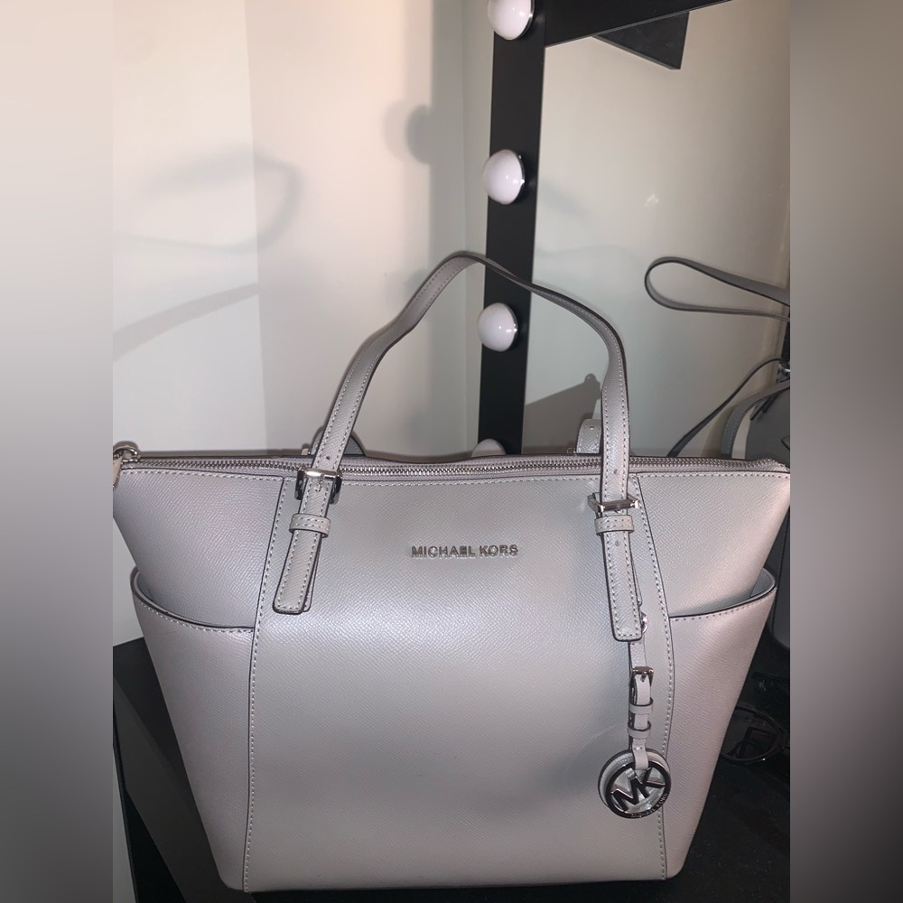 Michael Kors Grey Jet Set Top Zip Tote - Picture 1 of 4